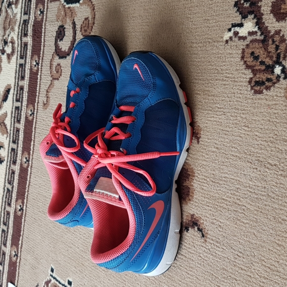 Nike Breathe Flex Trainer 2 Sneakers - Picture 2 of 8